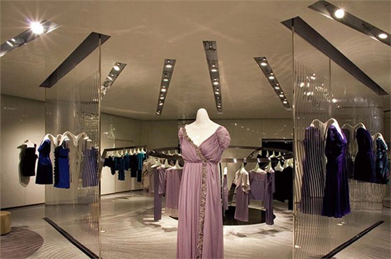 光影交錯的店鋪美服裝店